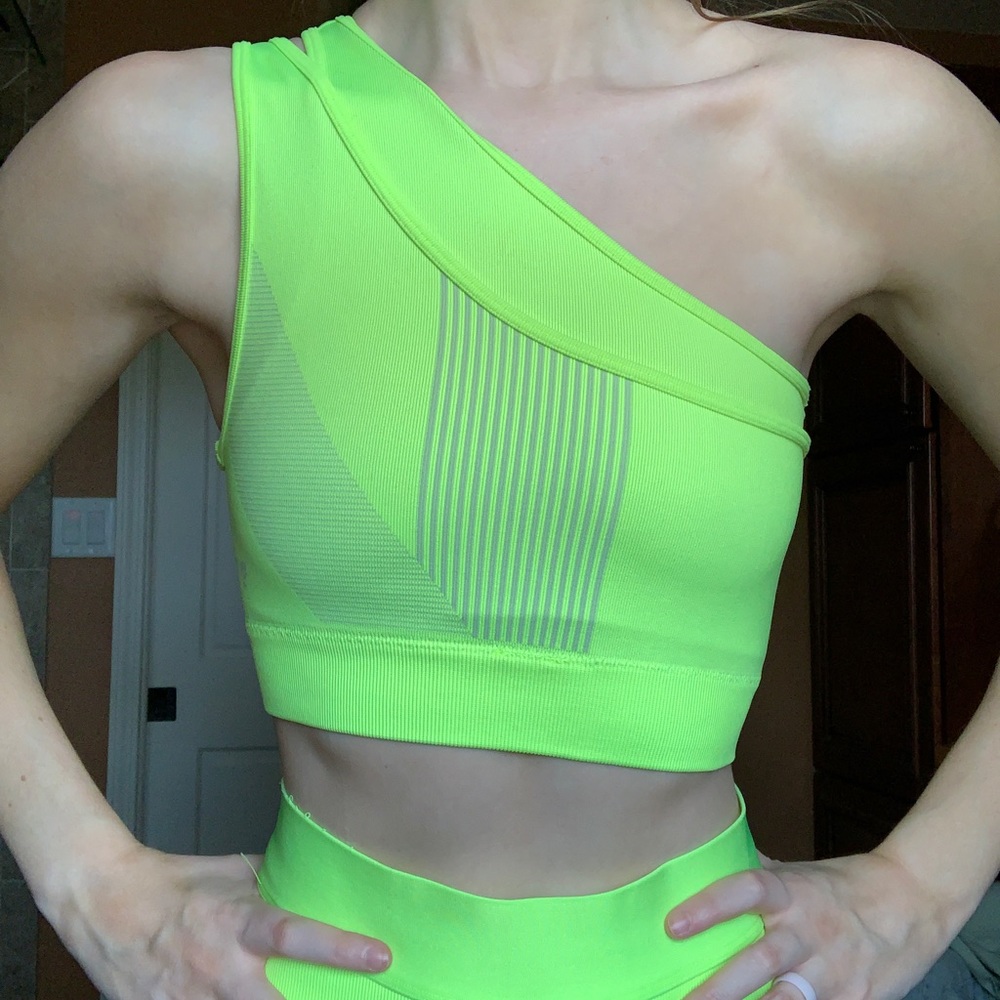 Fabletics Neon Set - Picture 4 of 10